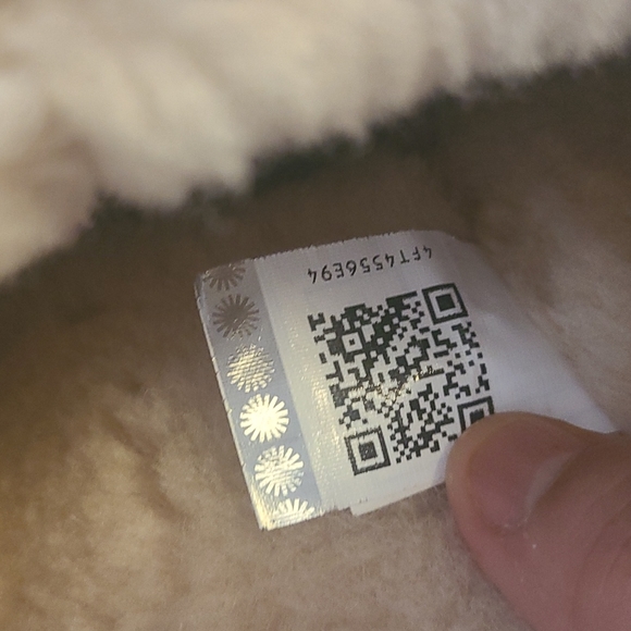 UGGS boots - Picture 4 of 5